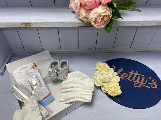 Unisex Essentials Gift Box - Newborn